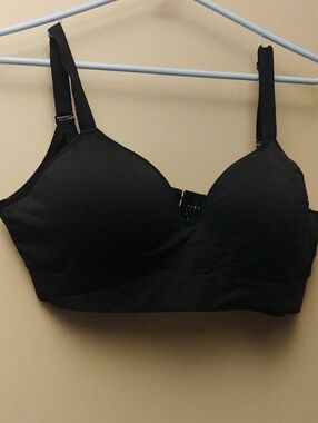 Everyday Black Seamless Comfort Bra with Adjustable Straps